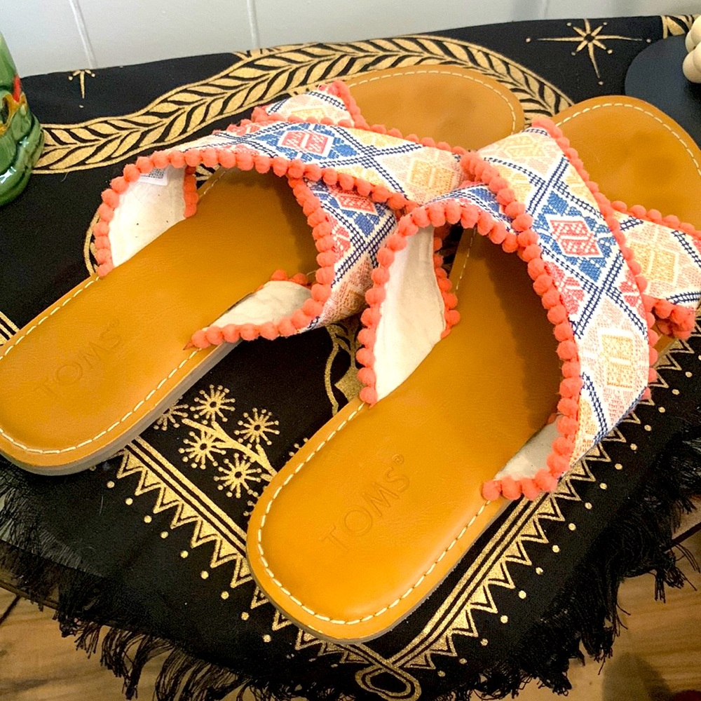 Toms slip on summer sandals